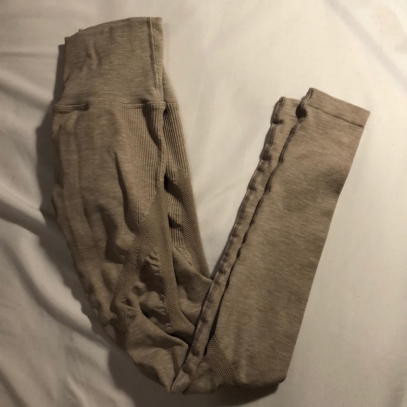 Alphalete aero leggings - Picture 3 of 4